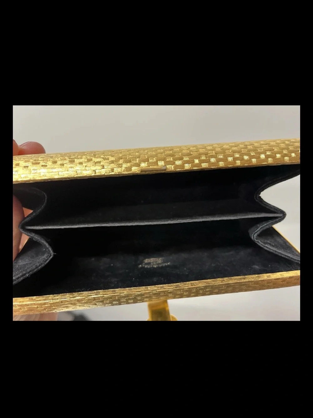 rare vintage Gucci gilt metal minaudière clutch 1970s Magnet Clasp Closure
